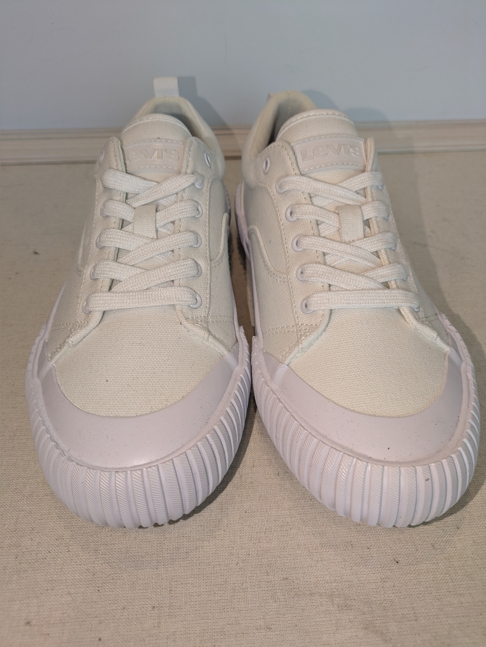 Levi’s Emma White Mono Sneakers Women’s 6 Canvas Platform NWT